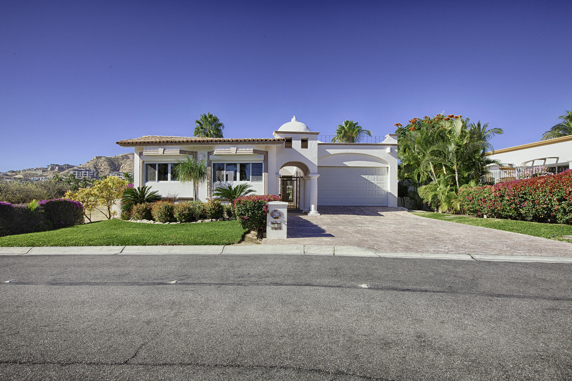 Los Cabos Oceano Baja Discover Casa Oceano, a stunning single-story fairway home in one of Los Cabos' most coveted communities. Prime location with for sale
