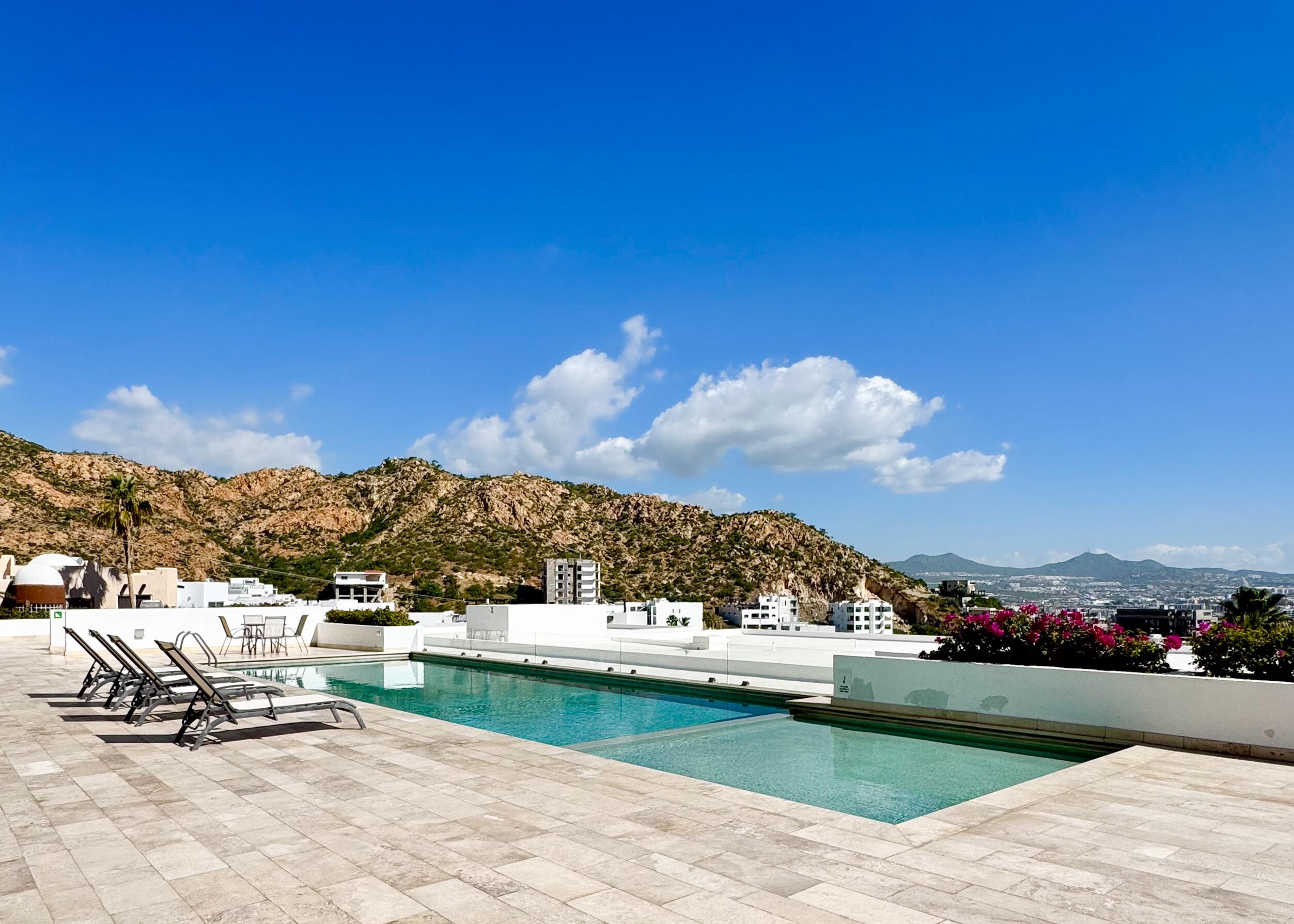 Los Cabos Lienzo Charro Modern single-level condo in Libertad Condominios, perfectly located in the heart of Cabo San Lucas. This bright and spacious unit features 2 large bedrooms with generous closets, 2.5 bathrooms, an open living and dining area, and an in-unit laundry for added convenience. The secure complex offers a large pool, BBQ area, elevator, and a garage space. Just minutes from downtown, the marina, beaches, restaurants, and shopping, this condo combines comfort, location, and investment potential—ideal for full-time living or vacation getaways. for sale