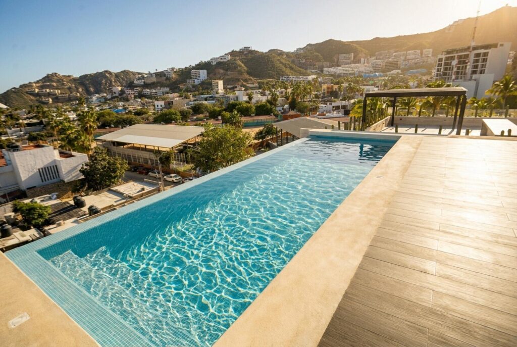 Los Cabos Best Suites Apartments in a central area of Cabo San Lucas, near the Marina. With 17 units and an ideal profile for investment (vacation rentals, mid- or long-term stays) and personal use.*Private balcony *Amenities: pool, fire pit, garden *Equipped kitchen with cabinetry and range hood, quartz countertop, electric cooktop, and microwave *Flooring: Creto Grafite Interceramic (rectified) and Egeo Hidragrey (rectified) *Mini-splits in bedrooms and main living area *Laundry area *Electric water heaterA solid option for those seeking rental cash flow and appreciation in Cabo San Lucas. Apartamentos en zona céntrica de Cabo San Lucas, cerca de La Marina. Con 17 unidades y perfil ideal para inversión (renta vacacional, estancia medio o largo plazo) y uso personal.*Balcón privado*Amenidades: alberca, fire pit, jardín*Cocina equipada con mueble y campana, barra de cuarzo, parrilla eléctrica y microondas*Pios Creto Grafite Interceramic rectificado y Egeo Hidragrey rectificado*Mini splits en recámaras y área común*Área de lavado*Boiler eléctricoUna opción sólida para quien busca flujo por rentas y plusvalía en Cabo San Lucas. – 2BR BEST SUITES CONDO, Cabo San Lucas, Cabo San Lucas, BS