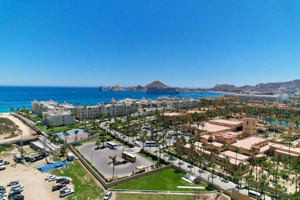 Los Cabos Amaterra Corner unit- Amaterra 304 D - is ideally located just 350 meters from Medano Beach, within the Amaterra Phase 2 building. This condo features 2 bedrooms and 2 full bathrooms, and is offered fully furnished and equipped, with one assigned parking space.It's a great option whether you're looking for a comfortable place to live or a property with rental potential. Residents enjoy access to a shared rooftop with a pool and beautiful – Amaterra Fase 2 #, Cabo Corridor, BS