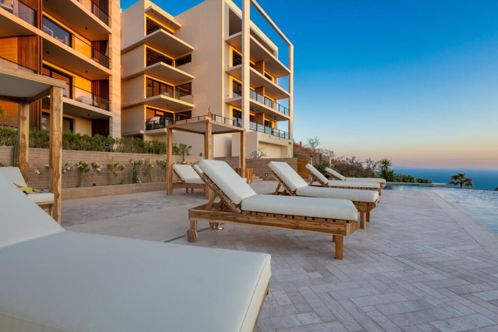 Los Cabos Cabo Peninsula Residences ONWER FINANCING AVAILABLE and authorized access to Quivira. Discover a turnkey condominium in the exclusive Sunset area at Cabo Peninsula 102A, where elegance meets tranquility. Boasting 170.14 m² of construction and 146.54 m² of interior space, this contemporary property features 2 bedrooms, 2 full baths, a fully equipped kitchen, and a private terrace offering breathtaking – Cabo Peninsula, Cabo San Lucas, BS