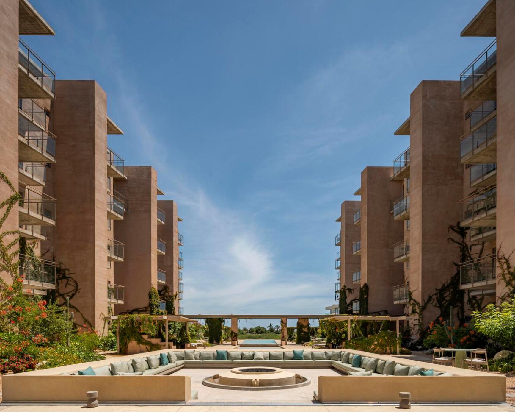 Los Cabos Las Arenas 🌵Las Arenas Los Cabos - Ready to Deliver Fully completed boutique project of 94 units with only 19 remaining. Prime location: 7 minutes to Downtown Cabo San Lucas and 5 minutes walk to iconic Medano Beach. Available 1, 2 & 3 bedroom, designed with style, comfort, and functional layouts🪴 3 bedrooms condo ! 💵 DIRECT FINANCING - with 50%. up to 3 for sale