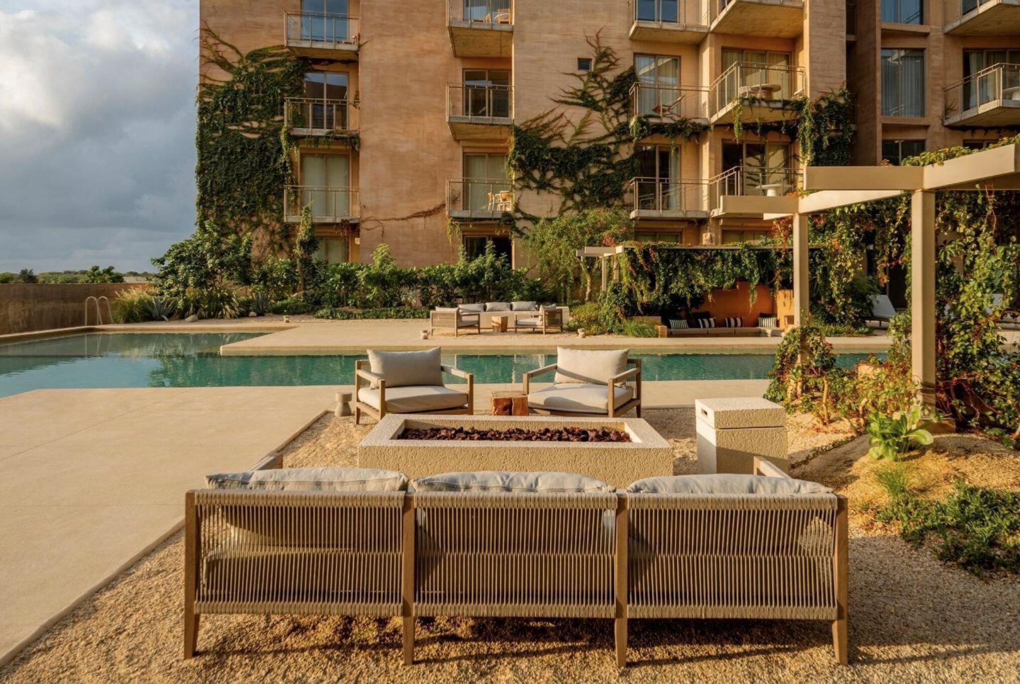 Los Cabos Las Arenas 🌵Las Arenas Los Cabos - Ready to Deliver Fully completed boutique project of 94 units with only 19 remaining. Prime location: 7 minutes to Downtown Cabo San Lucas and 5 minutes walk to iconic Medano Beach. Available 1, 2 & 3 bedroom, designed with style, comfort, and functional layouts🪴 2 bedrooms condo ! 💵 DIRECT FINANCING - with 50%. up to 3 for sale