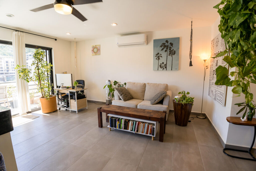 Los Cabos Sea Breeze Spacious 1Br 2Bath Turn Key Condo, just minutes WALKING TO DOWNTOWN Cabo! Ready to move in or RENT AIRBNB, partly furnished with Sofa, Coffee Table, King Size bed, Side Tables. TOP FLOOR with beautiful Mountain – Calle Buenos Aires, Cabo San Lucas, BS