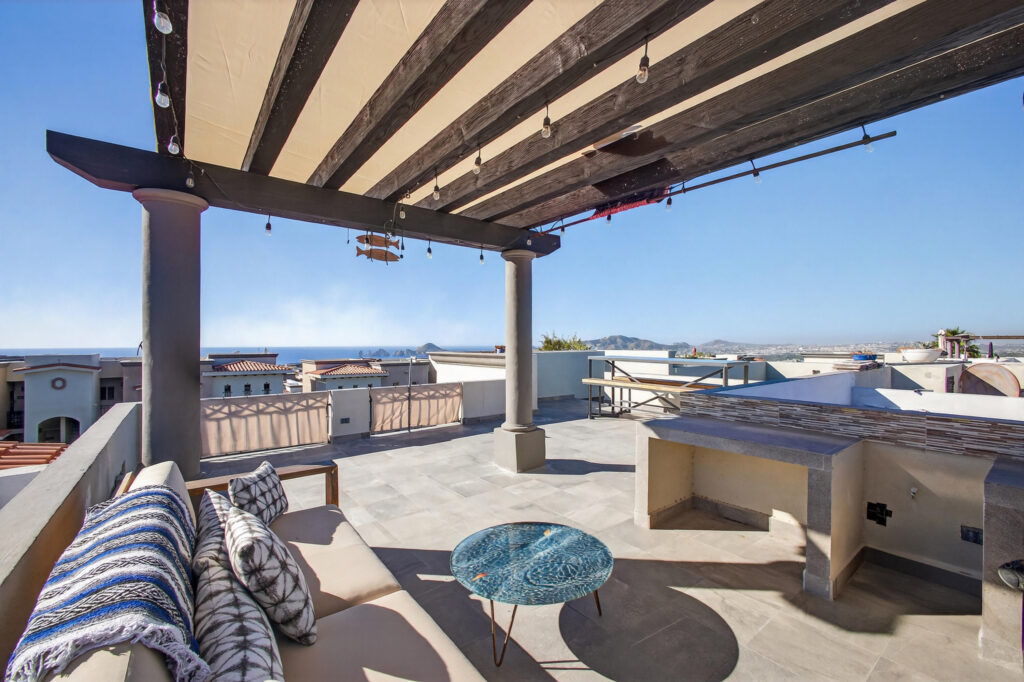 Los Cabos Ventanas Charming Penthouse located within the community of Ventanas del Cortés, situated in El Tezal, Cabo San Lucas. This 2-bedroom, 2-bath condo offers a rooftop with incredible – Calle las Conchas, Cabo Corridor, BS