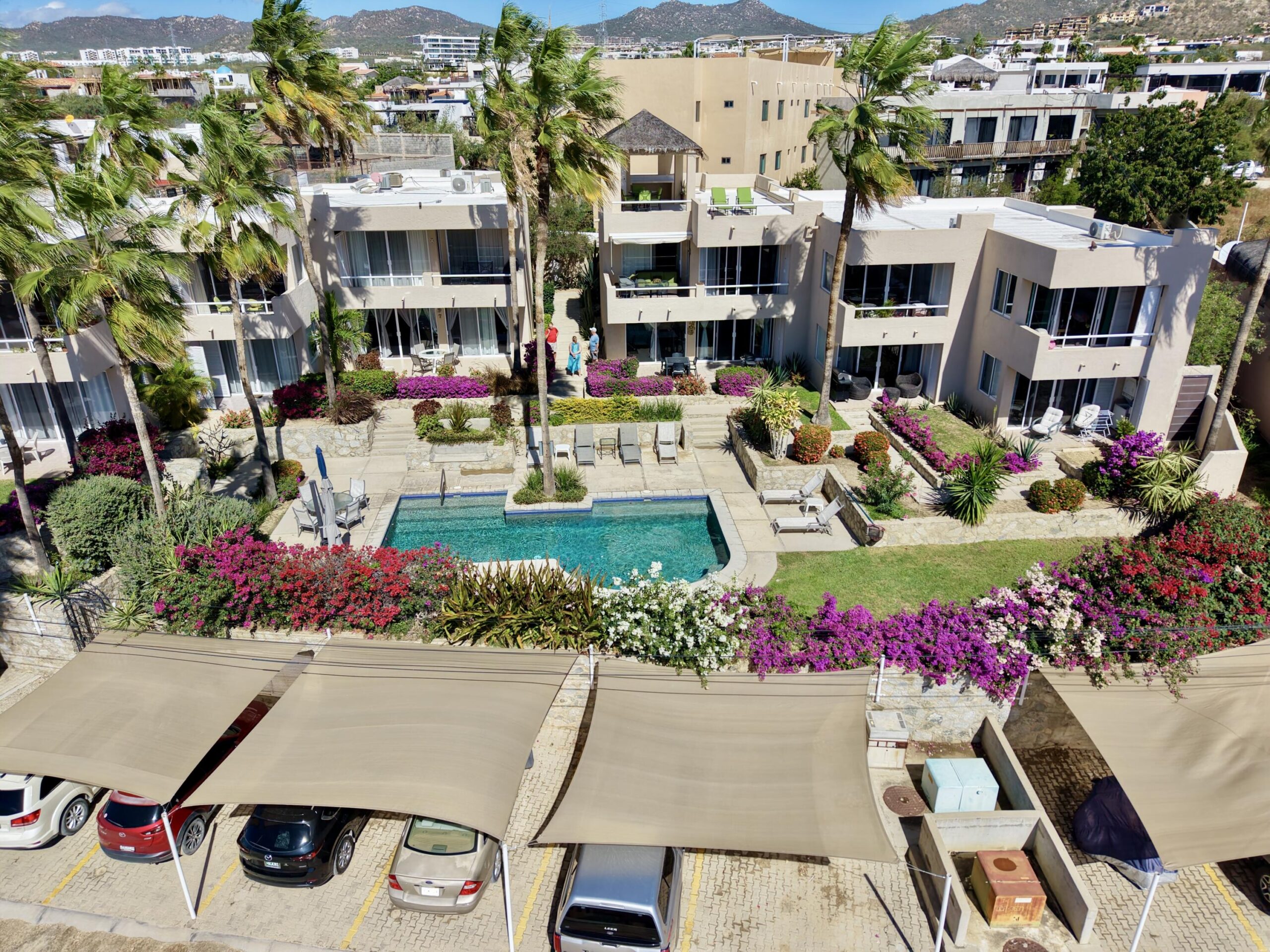 Los Cabos Idaho Condos Bright, spacious 2-bed, 2-bath condo, freshly updated with paint, updated cabinets, and quartz countertops. This stylish, move-in-ready home features a private patio just steps from a beautifully landscaped pool, plus access to the shared rooftop terrace with sweeping ocean for sale