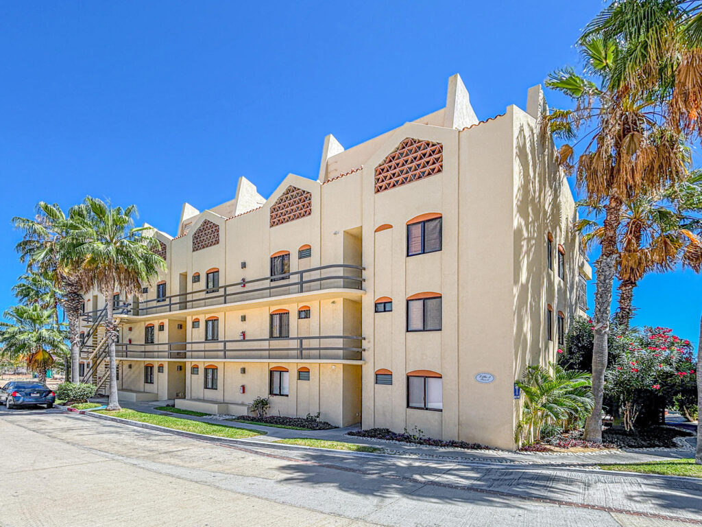 Los Cabos Or Cabo Boutique Residences OR Boutique Residences is an award-winning, architect-designed residential project in the Cabo Corridor by Jacobo Micha of Archetonic, recipient of the BLT Built Design Award. OR is the only project offering private gardens and has the largest garden terraces and rooftops in the neighborhood. OR features superior finishes and designs, the best – Fairway Penthouse, San Jose del Cabo, San Jose del Cabo, BS