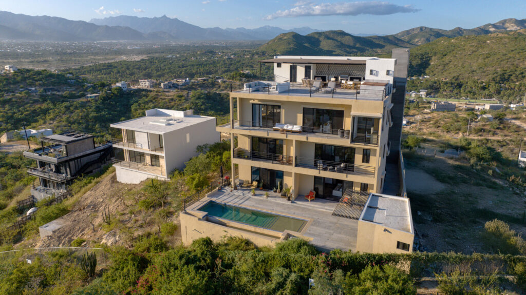 Los Cabos Sjd Marina:General Welcome to your new home in Animas 4! This modern and stylish 2-bedroom, 2.5-bathroom apartment comes fully furnished and is ready for you to move in. Enjoy spacious, bright interiors, a kitchen equipped with high-quality appliances, and a cozy living room perfect for relaxation. The bedrooms feature ample closet space and en-suite bathrooms, ensuring privacy and comfort. Additionally, breathtaking – L4 Calle 13, San Jose del Cabo, BS
