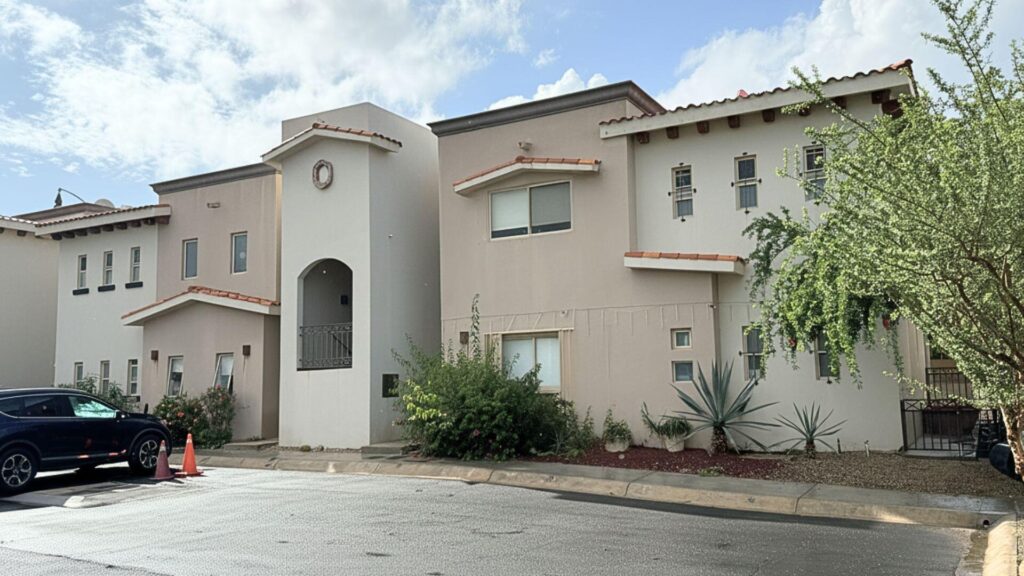 Los Cabos Ventanas Discover this charming 2-bedroom condo located in the desirable community of Ventanas de Cortés Residences. This unit offers a functional layout with great natural light and beautiful ocean – Las Conchas, Cabo Corridor, BS