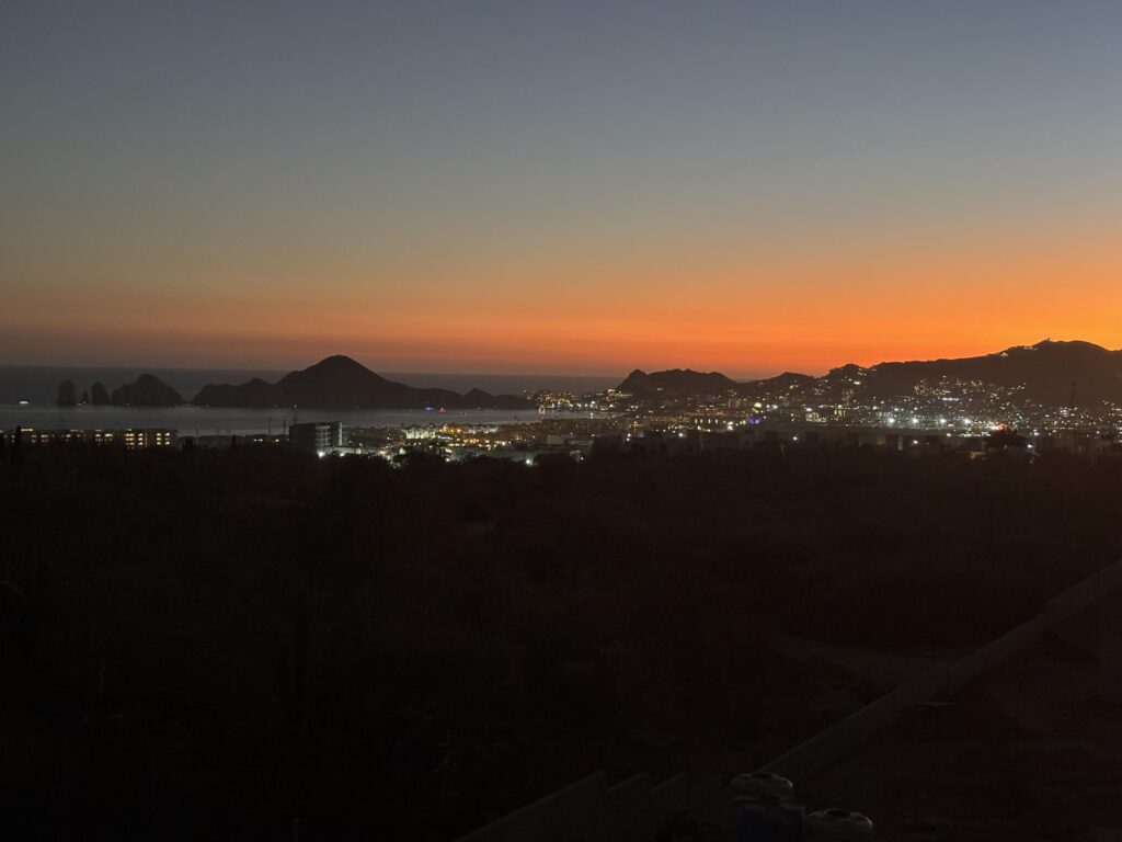 Los Cabos Monte Rocella *****PRICE REDUCTION*****Welcome to Monte Rocella, a planned master community in the heart of Tezal. This 3 bedroom 2 bathroom 4th floor level PENTHOUSE- OCEAN – Monte Rocella, Cabo Corridor, Cabo Corridor, BS