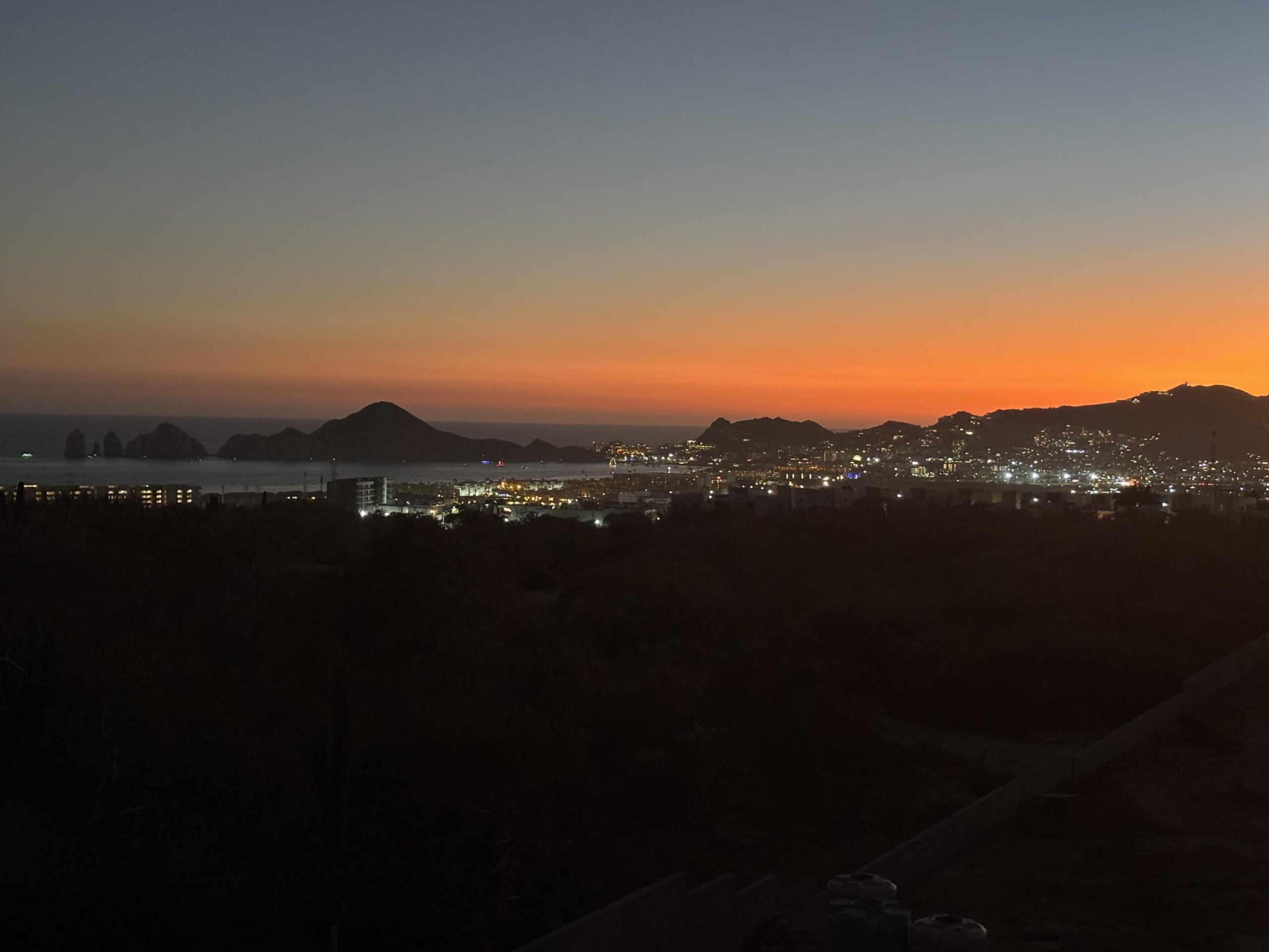 Los Cabos Monte Rocella *****PRICE REDUCTION*****Welcome to Monte Rocella, a planned master community in the heart of Tezal. This 3 bedroom 2 bathroom 4th floor level PENTHOUSE- OCEAN for sale