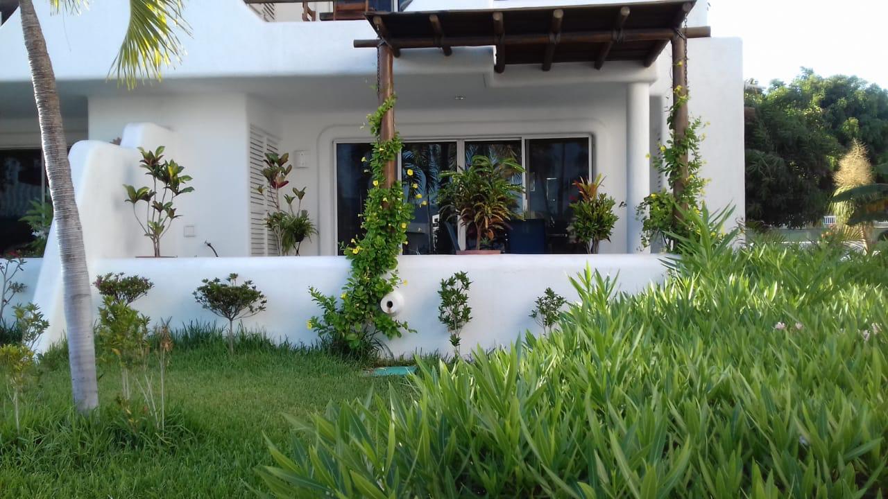 Los Cabos Costa Azul Comfortable 1-Bedroom, 1-Bathroom CondoFully furnished and equipped with a modern kitchen, this cozy property is a great choice for both living and investment. Located in one of the most attractive areas of the destination, its setting within a tourist development makes it a convenient option with high rental potential.HOA for sale