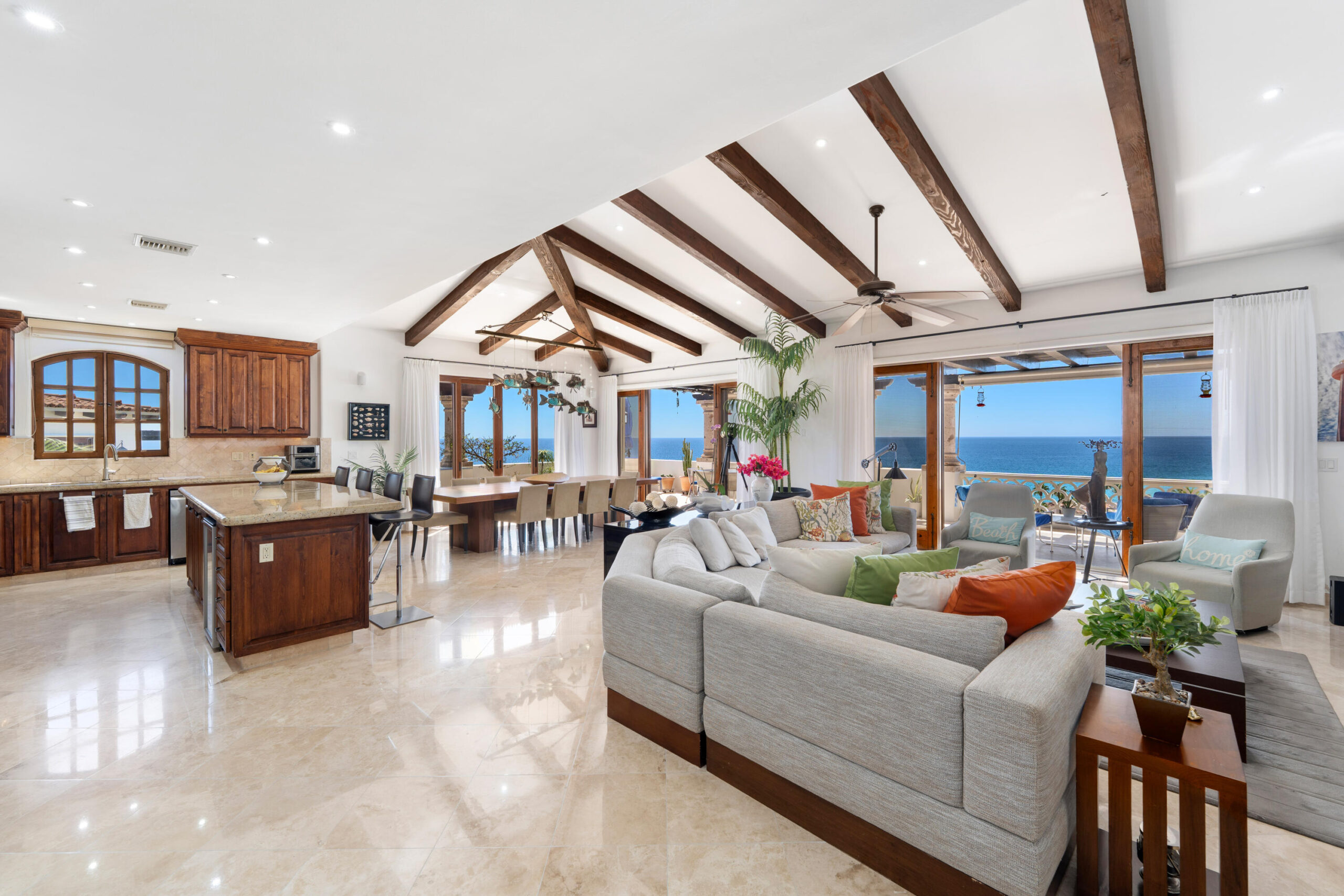 Los Cabos El Encanto This exceptional four-bedroom penthouse offers sweeping white-water ocean for sale