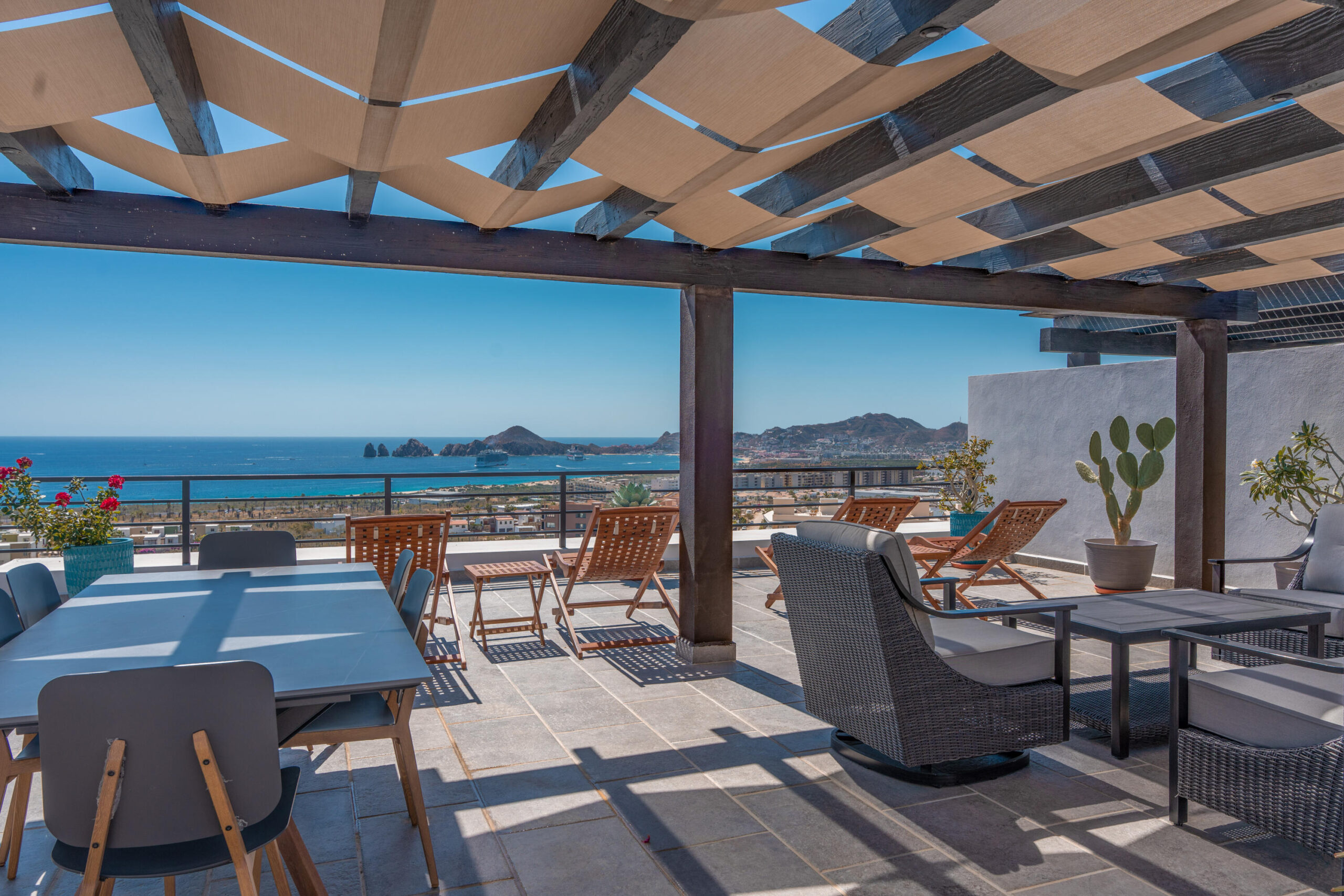 Los Cabos Tramonti Paradiso Great three-bedroom penthouse condo located in beautiful Tramonti ParadisoLos Cabos. This exceptional property offers breathtaking panoramic ocean for sale