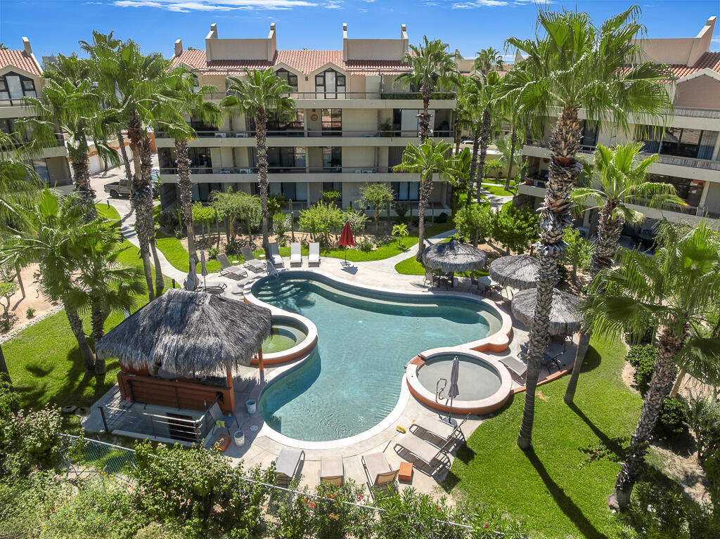 Los Cabos Club La Costa Great Value - ''Impecable condition'' three-bedroom PENTHOUSE with private garage. Fully equipt two storey open concept home with fresh paint and new furniture. Perfect for short/long term rentals or a highly livable full time residence. Sunrise and sunset for sale
