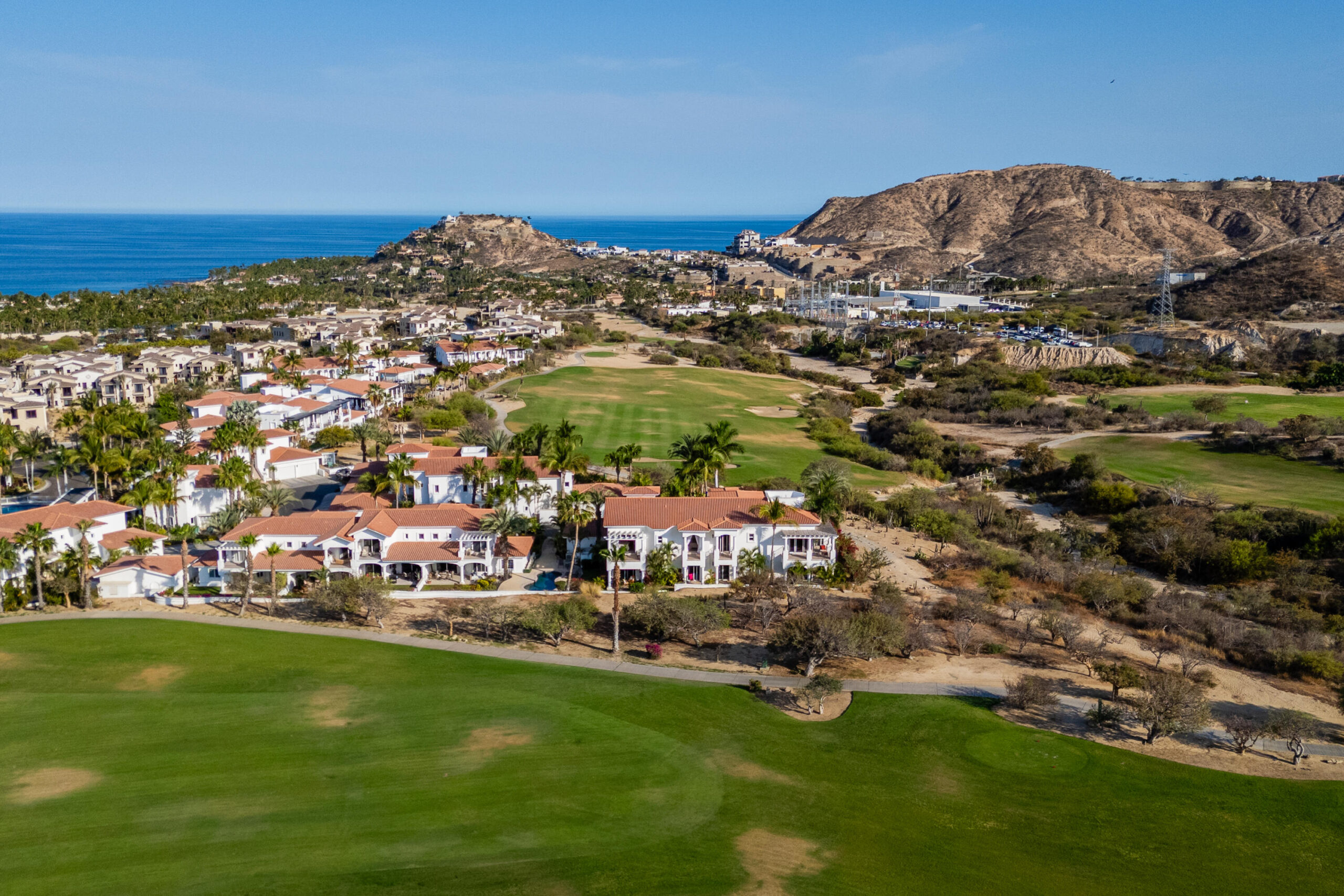 Los Cabos Villas De Oro This beautiful second floor penthouse condo is located overlooking the 1st fairway of the Palmilla Ocean Course and the NEW Palmilla Clubhouse. Within minutes in your golf cart you find the Palmilla Cove beach, one of a few for sale