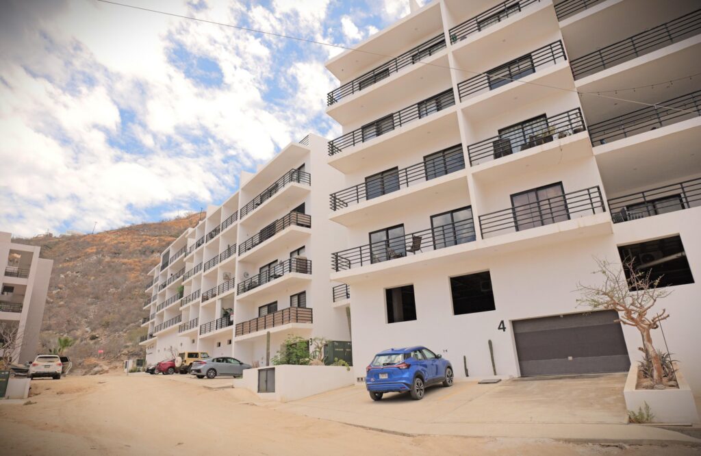 Los Cabos Csl Near Bch &Mar:Gen This is one of the nicest condos you'll see on the market. Five min. away from the Marina and close to El Pedregal. The upgrades, furnishings, and artwork alone are valued at over – PRIVADA DEL AGUA S/N, Cabo San Lucas, BS
