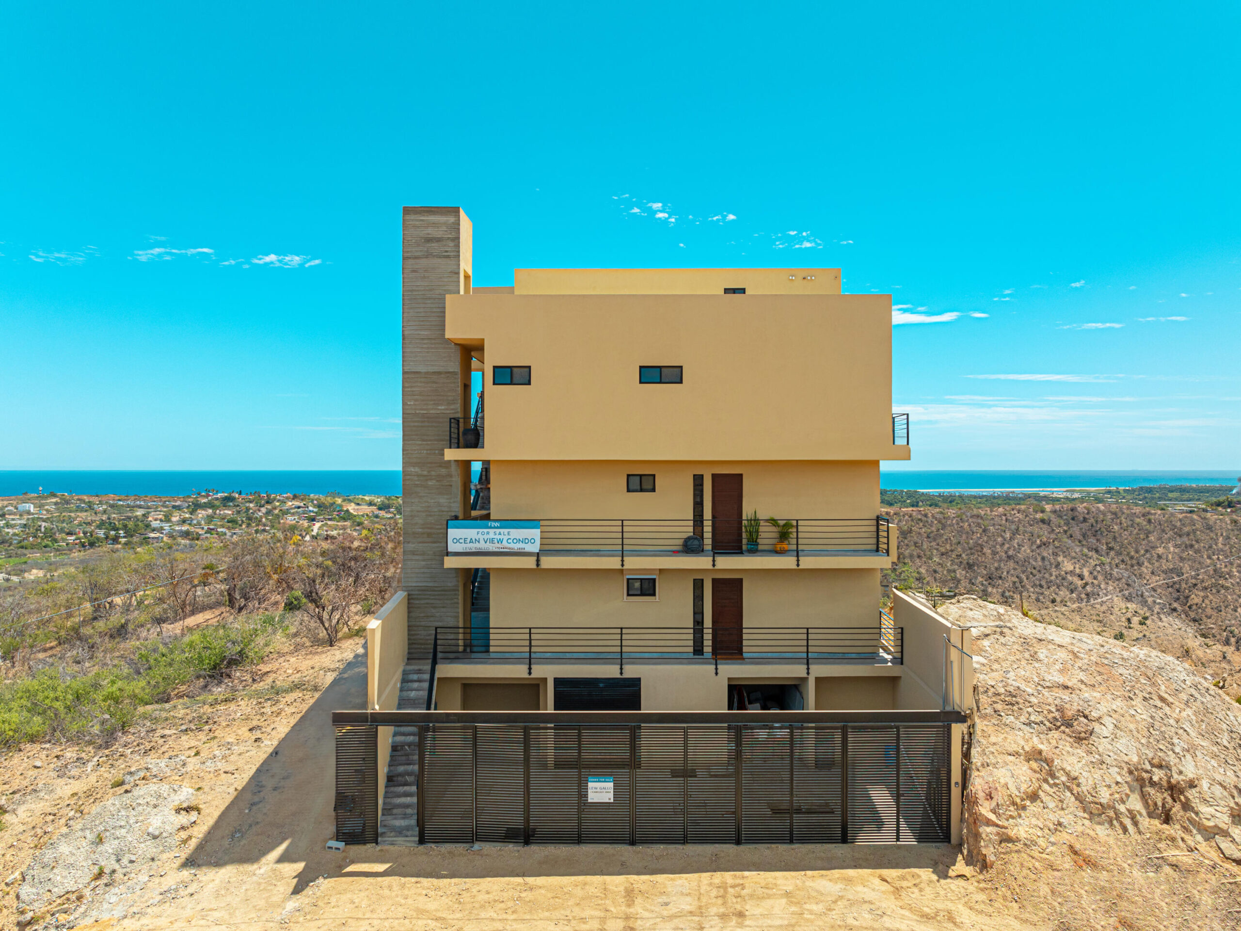 Los Cabos La Choya The Penthouse at Proyecto Cuatro, San José del Cabo, located in the rustic community of Las Animas near Flora Farms and Acre, offers panoramic marina, mountain, and city for sale