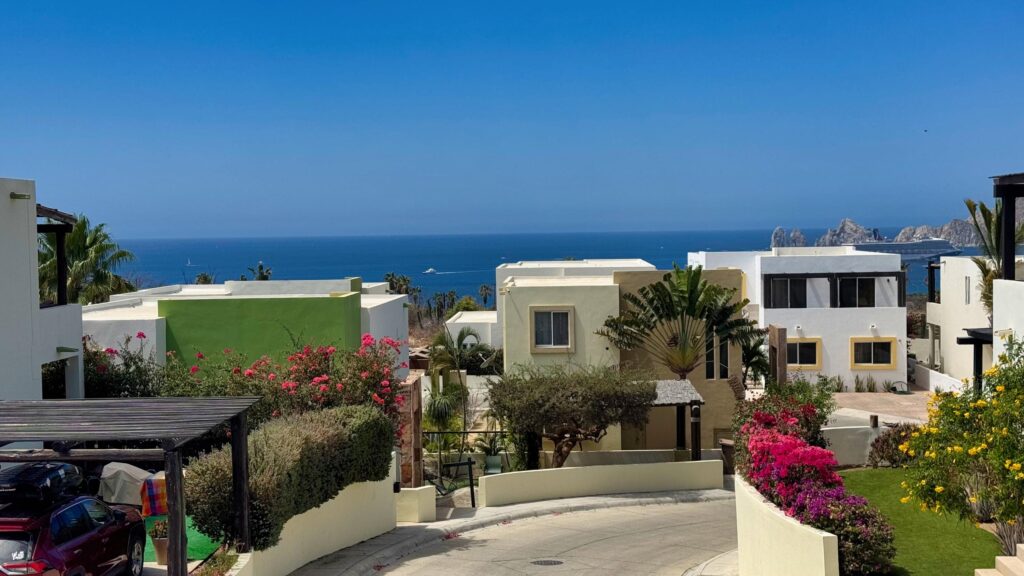 Los Cabos Magisterial English: This duplex offers a solid opportunity for investors looking for cash flow and future appreciation in San José del Cabo. The property includes both apartments sold together as one legal unit. Located in Colonia Magisterial, an area with strong rental demand, this property is ideal for long-term tenants, workforce housing, or future remodeling projects. With limited renovation work, the duplex can substantially increase in value and rental income potential. Español: Este dúplex representa una sólida oportunidad para inversionistas que buscan flujo de efectivo y plusvalía futura en San José del Cabo. La propiedad incluye ambos departamentos vendidos juntos como una sola unidad legal. Ubicada en la colonia Magisterial, una zona con alta demanda de renta, esta propiedad es ideal para arrendamiento a largo plazo, vivienda para trabajadores o futuros proyectos de remodelación. Con una inversión limitada en mejoras, el dúplex puede incrementar considerablemente su valor y potencial de ingresos – Punta Arena F-4, Cabo Corridor, BS