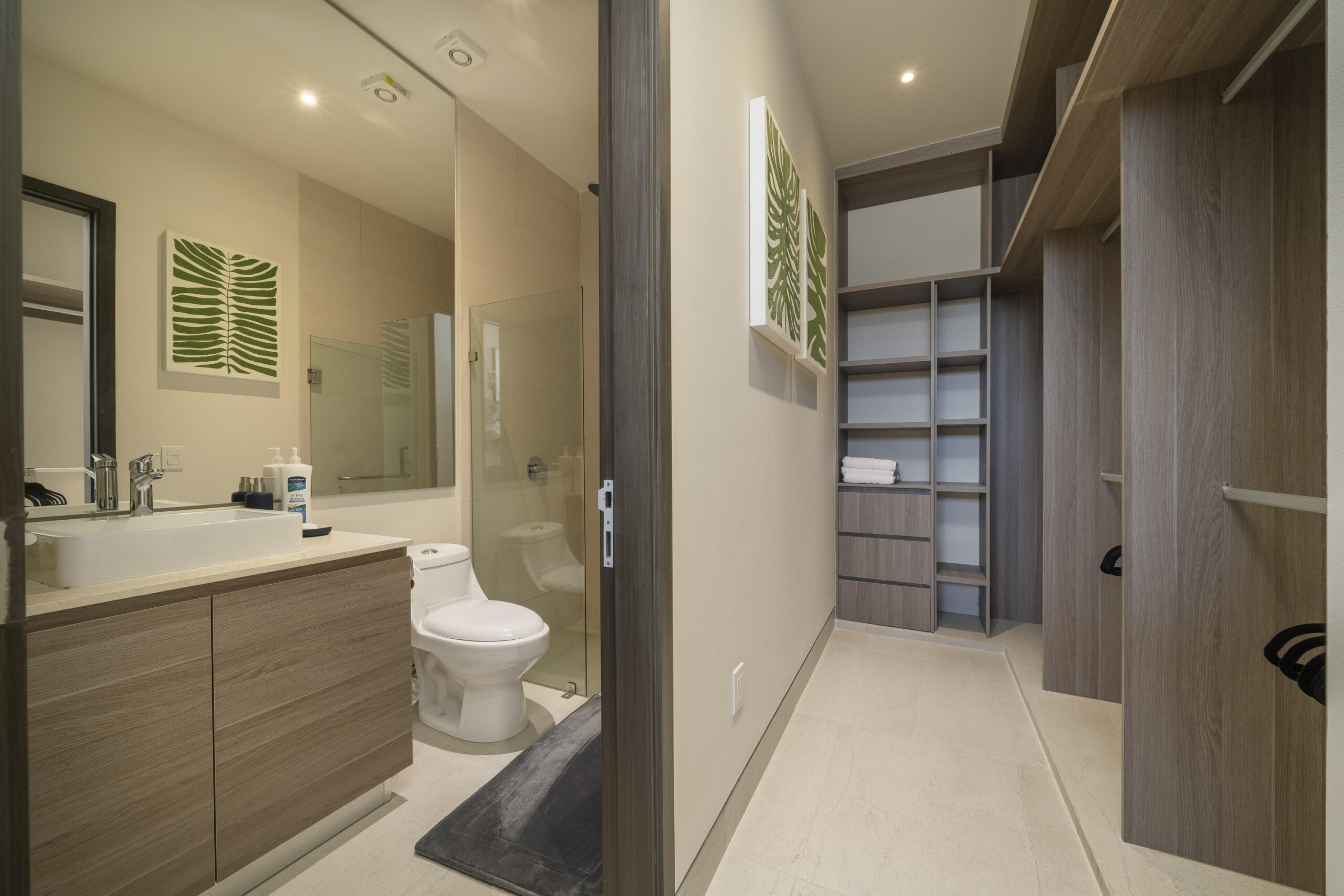Los Cabos Vista Vella Ii This beautiful turn-key condo in Vista Vela II offers luxury and an unbeatable location. Enjoy stunning Arch and ocean for sale