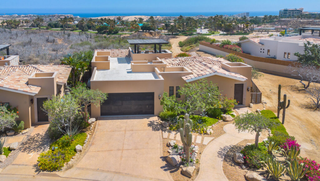 Los Cabos Bugambilias Located in Bugambillias at Cabo Real, this 3-bed, 4 full + 1 half bath home offers 2,754 ft² interior on a 3,378 ft² lot with ocean and golf course – 25 CAMINO DEL PACIFICO BAJO, Cabo San Lucas, BS