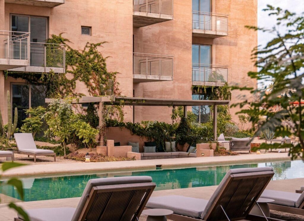 Los Cabos Las Arenas 🌵Las Arenas Los Cabos - Ready to Deliver Fully completed boutique project of 94 units with only 19 remaining. Prime location: 7 minutes to Downtown Cabo San Lucas and 5 minutes walk to iconic Medano Beach. Available 1, 2 & 3 bedroom, designed with style, comfort, and functional layouts🪴 3 bedrooms condo ! 💵 DIRECT FINANCING - with 50%. up to 3 – Cabo Bello, Cabo Corridor, BS